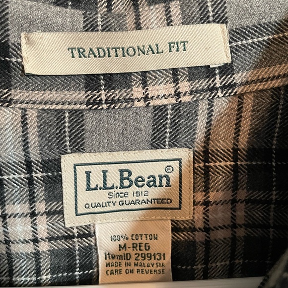 Two (2) LL Bean Men’s Flannel Button Down Shirts
Size Medium - Picture 5 of 7